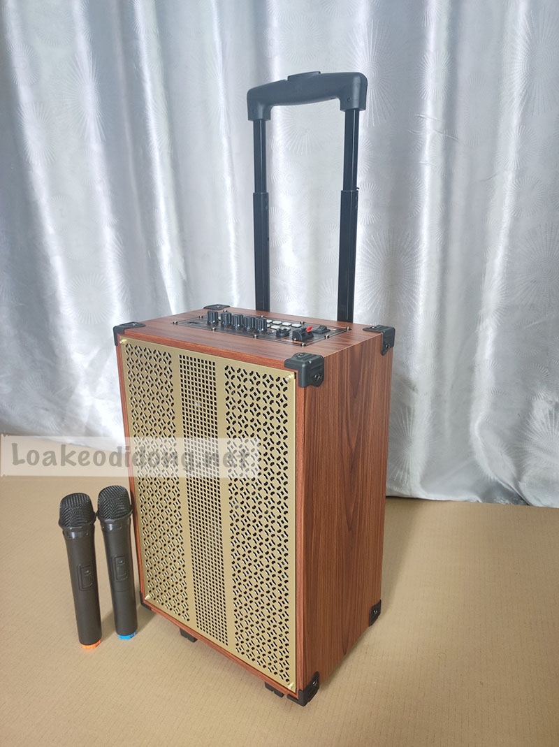 Phần tay kéo tiện lợi được gắn phía sau loa Audio GT 10